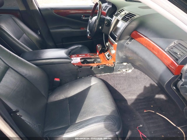 2011 LEXUS LS 460 JTHCL5EF6B5010874 Photo 4