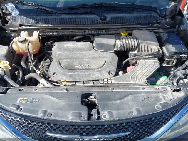Продажа на аукционе авто 2017 Chrysler Pacifica Touring-l, vin: 2C4RC1BG0HR613137, номер лота: 44436344