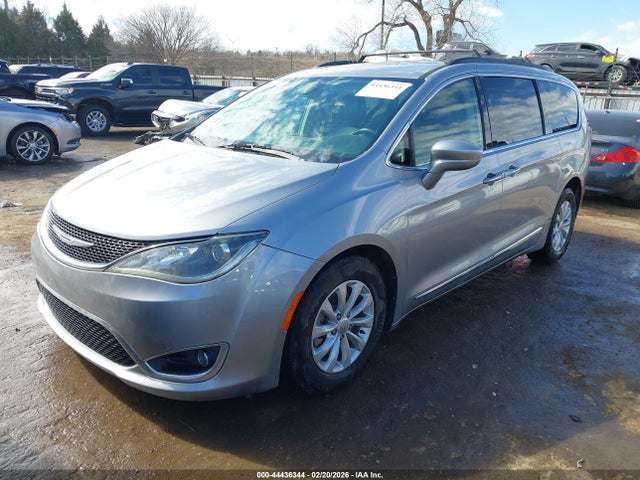 Продажа на аукционе авто 2017 Chrysler Pacifica Touring-l, vin: 2C4RC1BG0HR613137, номер лота: 44436344