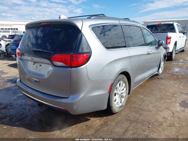 Продажа на аукционе авто 2017 Chrysler Pacifica Touring-l, vin: 2C4RC1BG0HR613137, номер лота: 44436344