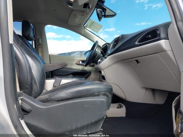Продажа на аукционе авто 2017 Chrysler Pacifica Touring-l, vin: 2C4RC1BG0HR613137, номер лота: 44436344