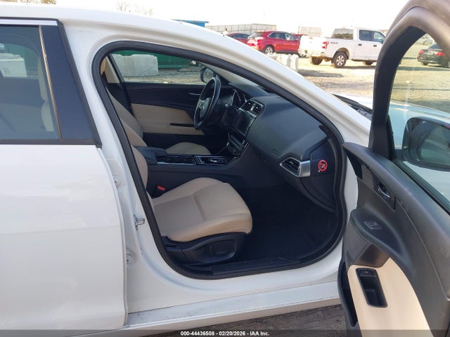 2017 JAGUAR XE SAJAR4BG7HA960144 Photo 4