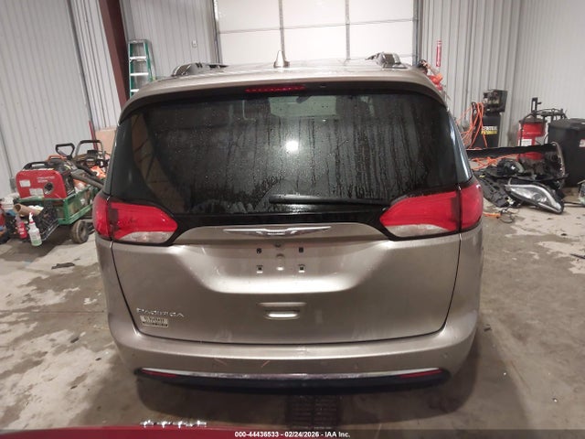 2017 Chrysler Pacifica Touring-l Plus მანქანა იყიდება აუქციონზე, vin: 2C4RC1EG6HR614272, აუქციონის ნომერი: 44436533