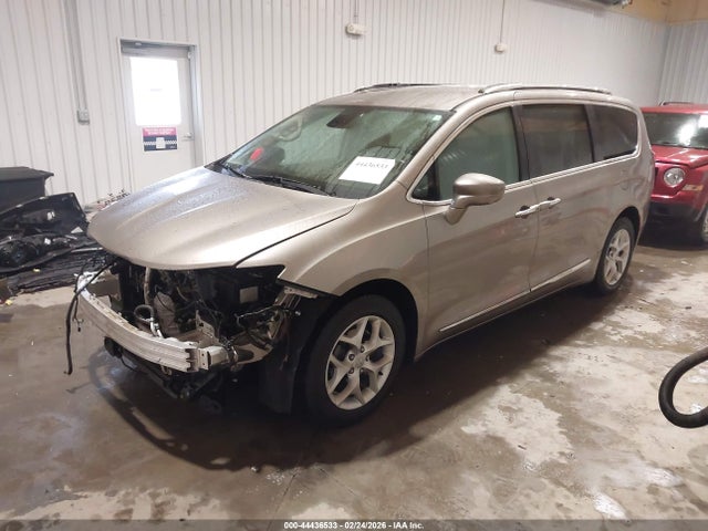 2017 Chrysler Pacifica Touring-l Plus მანქანა იყიდება აუქციონზე, vin: 2C4RC1EG6HR614272, აუქციონის ნომერი: 44436533