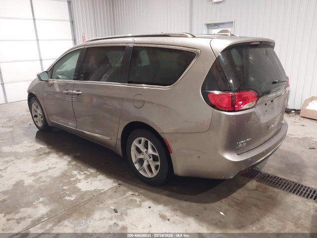 2017 Chrysler Pacifica Touring-l Plus მანქანა იყიდება აუქციონზე, vin: 2C4RC1EG6HR614272, აუქციონის ნომერი: 44436533