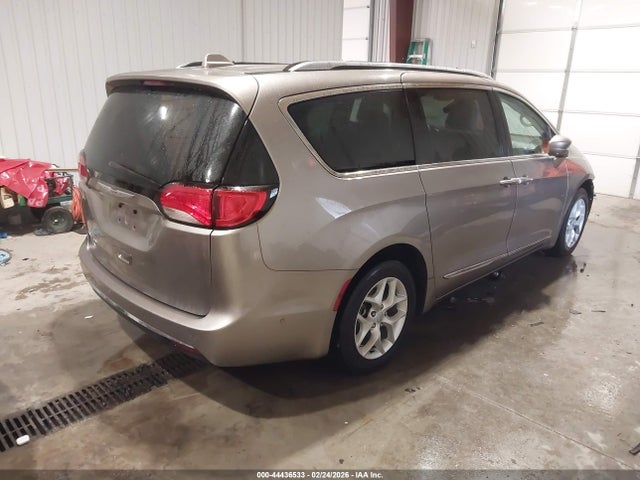 2017 Chrysler Pacifica Touring-l Plus მანქანა იყიდება აუქციონზე, vin: 2C4RC1EG6HR614272, აუქციონის ნომერი: 44436533