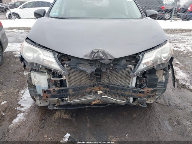 2T3BFREV6EW226272 Toyota RAV4 LE