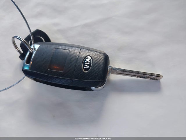 KNDMB5C15G6085955 KIA SEDONA LX