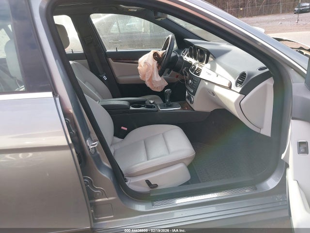 2013 Mercedes-benz C 250 Sport მანქანა იყიდება აუქციონზე, vin: WDDGF4HB2DG129662, აუქციონის ნომერი: 44436800