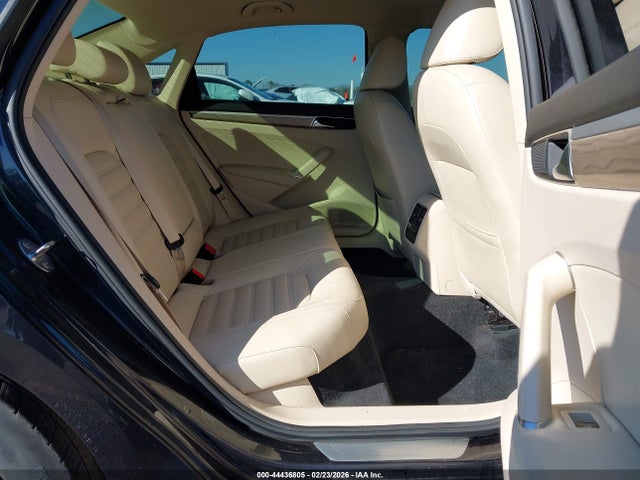Продаж на аукціоні авто 2018 Volkswagen Passat 2.0t Sel Premium, vin: 1VWCA7A32JC048379, номер лоту: 44436805