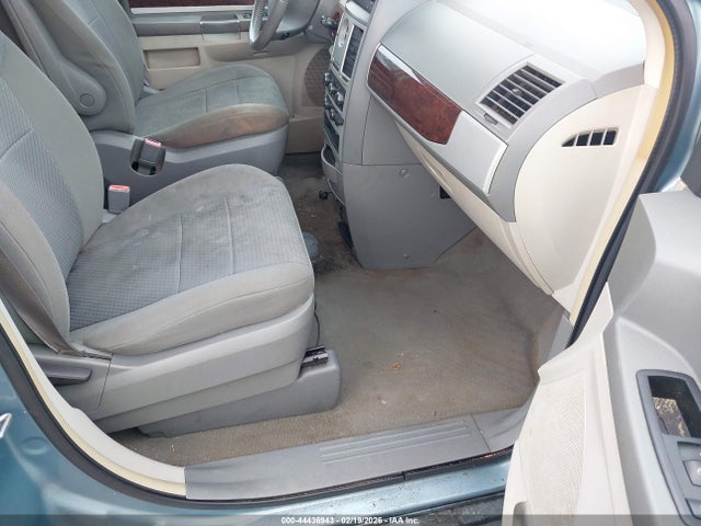 2010 Chrysler Town & Country Touring მანქანა იყიდება აუქციონზე, vin: 2A4RR5DX5AR319560, აუქციონის ნომერი: 44436943