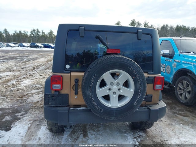 1C4BJWDG8FL654784 Jeep Wrangler Unlimited Sport