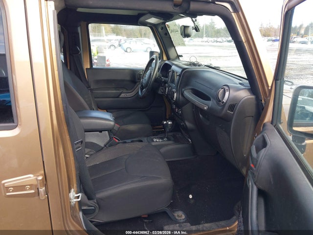1C4BJWDG8FL654784 Jeep Wrangler Unlimited Sport