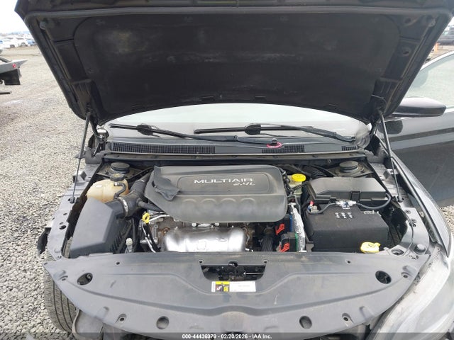 44436979 :رقم المزاد ، 1C3CCCAB1FN672865 vin ، 2015 Chrysler 200 Limited مزاد بيع