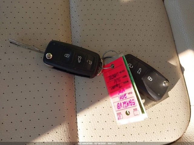 WVGAV7AX1FW581472 Volkswagen TIGUAN SE