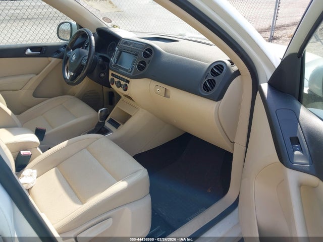 WVGAV7AX1FW581472 Volkswagen TIGUAN SE