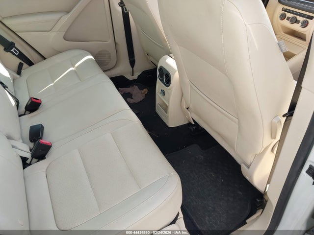 WVGAV7AX1FW581472 Volkswagen TIGUAN SE
