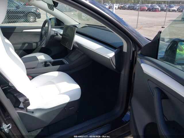 2025 TESLA MODEL Y 7SAYGDED8SF253561 Photo 4