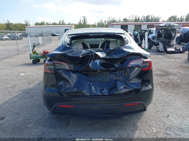 2025 TESLA MODEL Y 7SAYGDED8SF253561 Photo 5