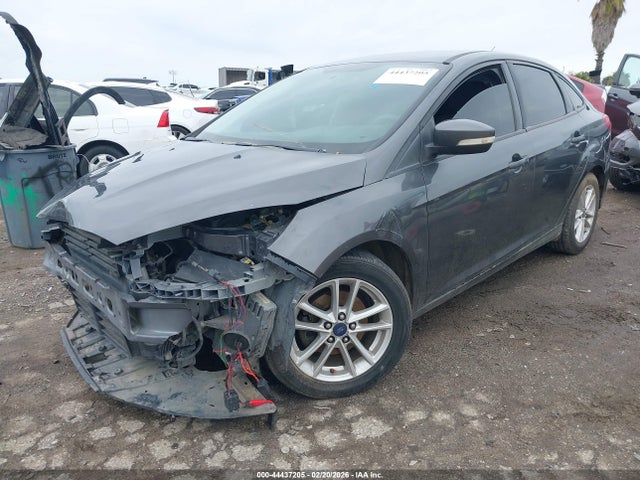 Ford FOCUS SE 2015 1FADP3F20FL221876 Image 2