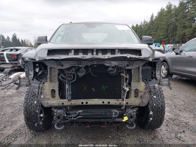 5TFDY5F15JX741440 Toyota Tundra Sr5 5.7l V8