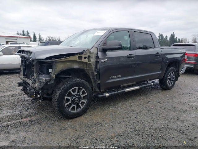 5TFDY5F15JX741440 Toyota Tundra Sr5 5.7l V8