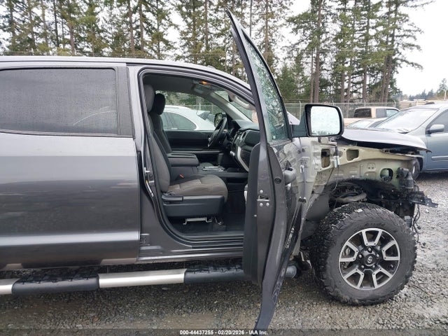 5TFDY5F15JX741440 Toyota Tundra Sr5 5.7l V8