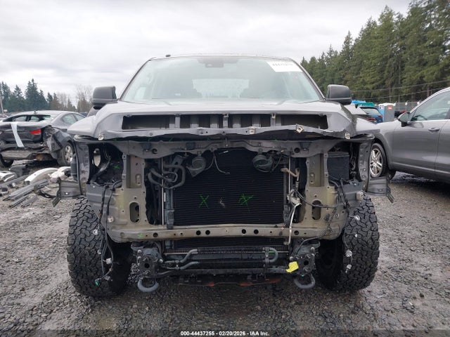 5TFDY5F15JX741440 Toyota Tundra Sr5 5.7l V8