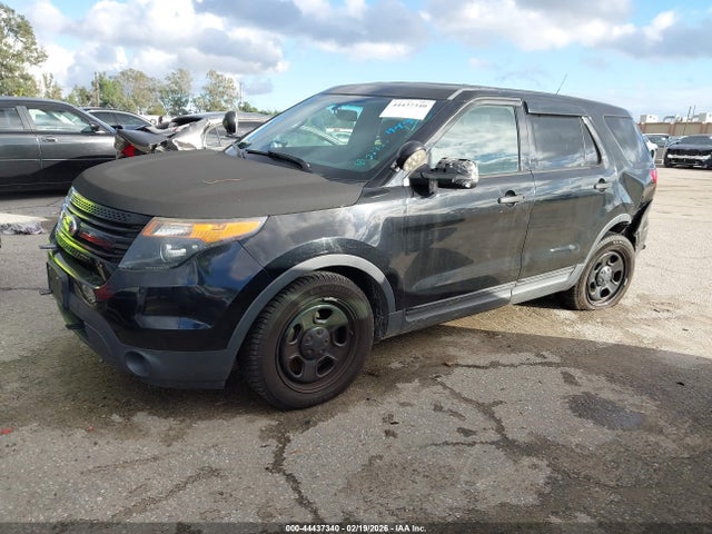 Ford Utility Police Interceptor 2015 1FM5K8AR5FGA66535 Image 2
