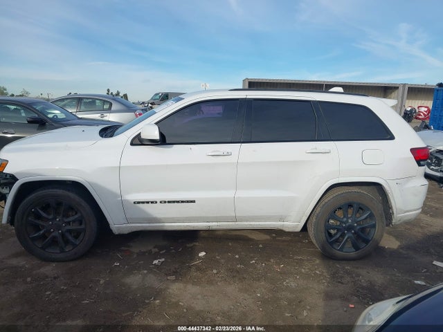 1C4RJEAG9MC681664 Jeep Grand Cherokee Laredo X 4x2
