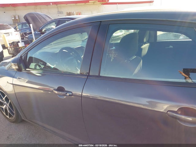1FADP3H20JL321367 Ford FOCUS SEL