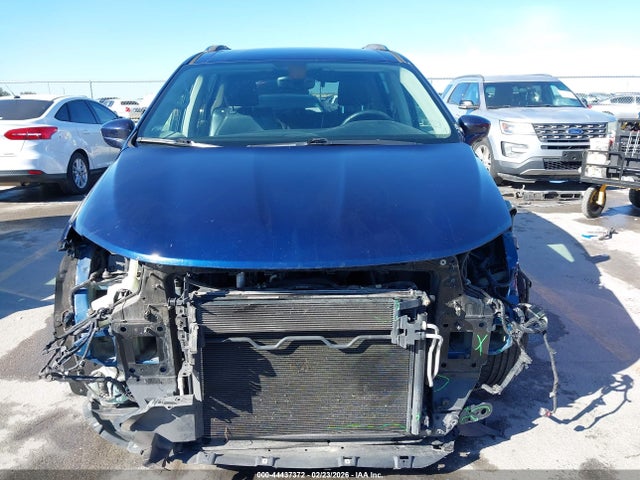 2018 Chrysler Pacifica Touring L მანქანა იყიდება აუქციონზე, vin: 2C4RC1BG9JR128551, აუქციონის ნომერი: 44437372