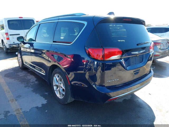 2018 CHRYSLER PACIFICA 2C4RC1BG9JR128551 Photo 2