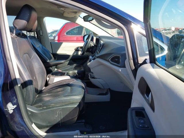 2018 CHRYSLER PACIFICA 2C4RC1BG9JR128551 Photo 4