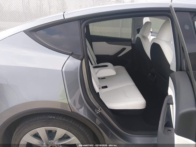2026 TESLA MODEL Y 7SAYGDEE3TA396568 Photo 7