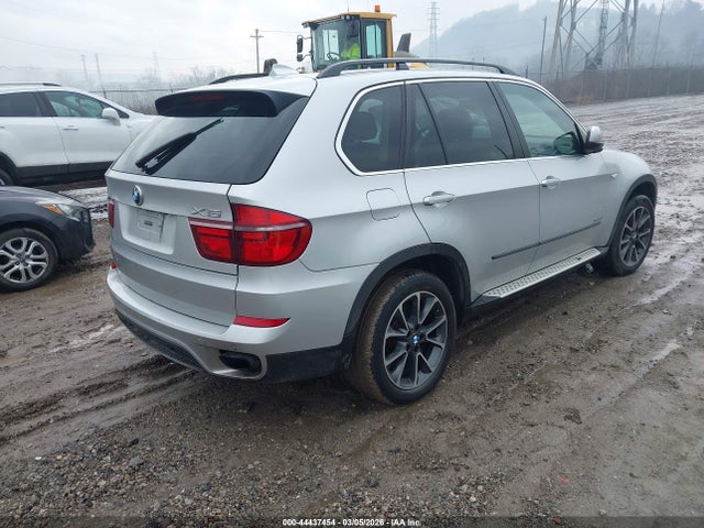 2011 BMW X5 5UXZV8C58BL419650 Photo 3