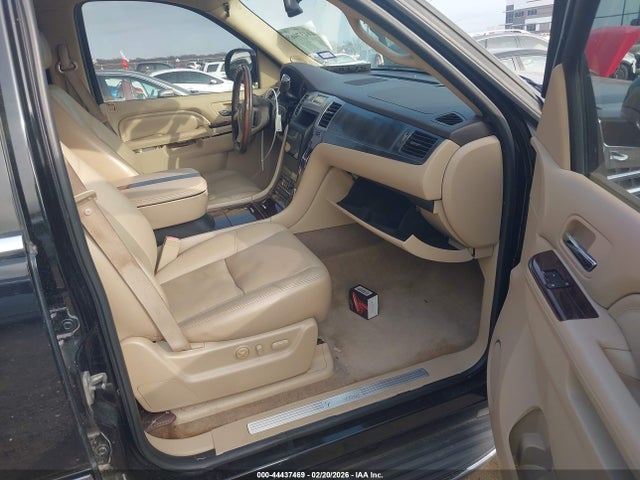 2011 CADILLAC ESCALADE 1GYS3AEF3BR239666 Photo 4