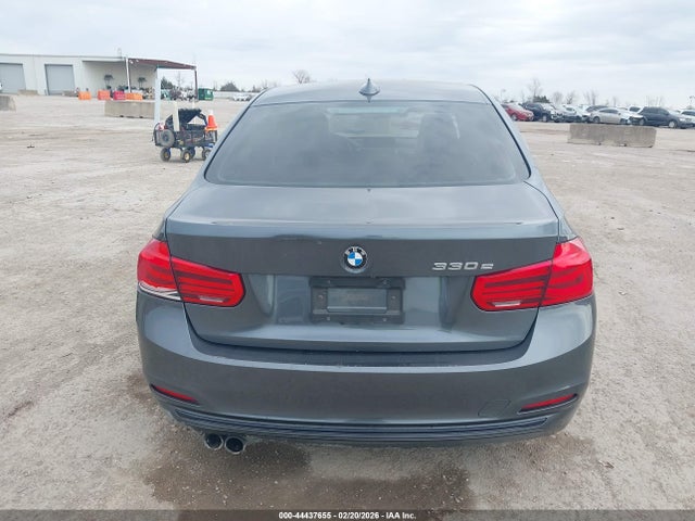 44437655 :رقم المزاد ، WBA8E1C55JA178240 vin ، 2018 Bmw 330e Iperformance مزاد بيع