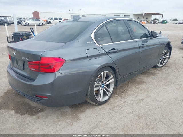 44437655 :رقم المزاد ، WBA8E1C55JA178240 vin ، 2018 Bmw 330e Iperformance مزاد بيع