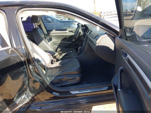1VWAT7A37GC041938 Volkswagen Passat 1.8t R-line