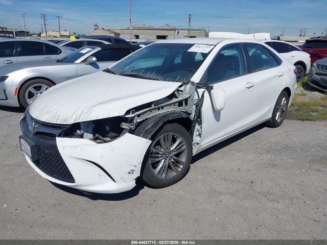 4T1BF1FK1GU252974 Toyota CAMRY SE
