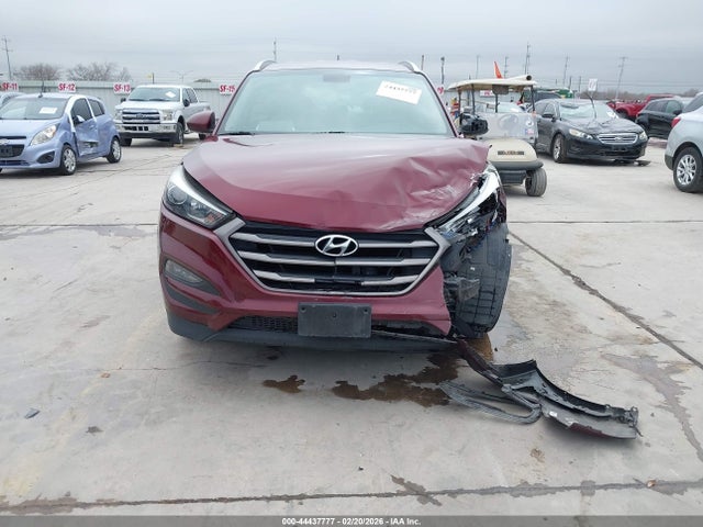 KM8J33A40GU228593 Hyundai TUCSON SE