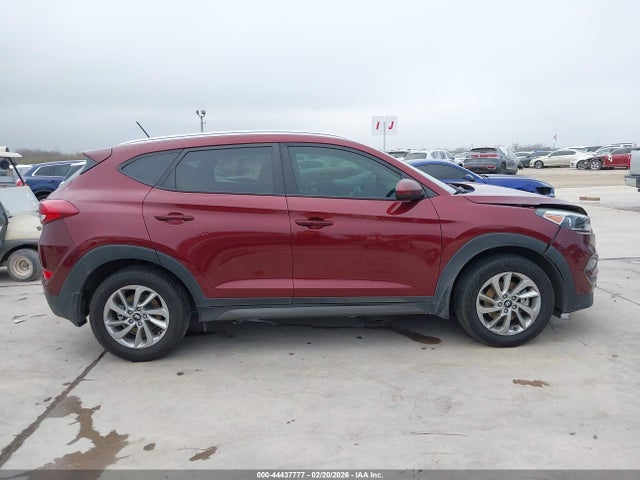 KM8J33A40GU228593 Hyundai TUCSON SE