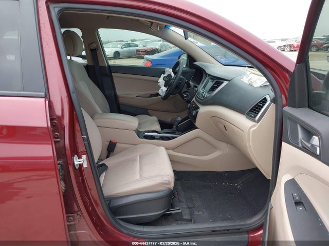 KM8J33A40GU228593 Hyundai TUCSON SE