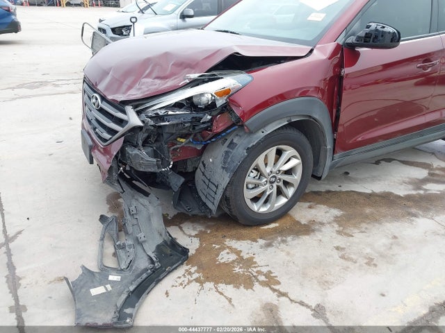 KM8J33A40GU228593 Hyundai TUCSON SE