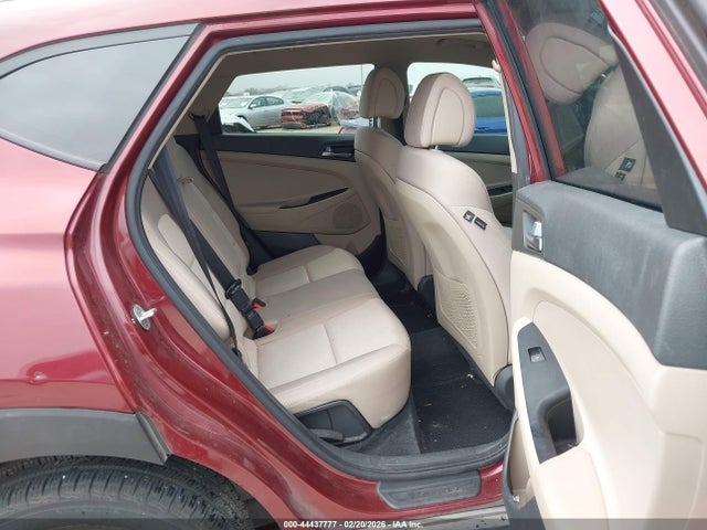 KM8J33A40GU228593 Hyundai TUCSON SE