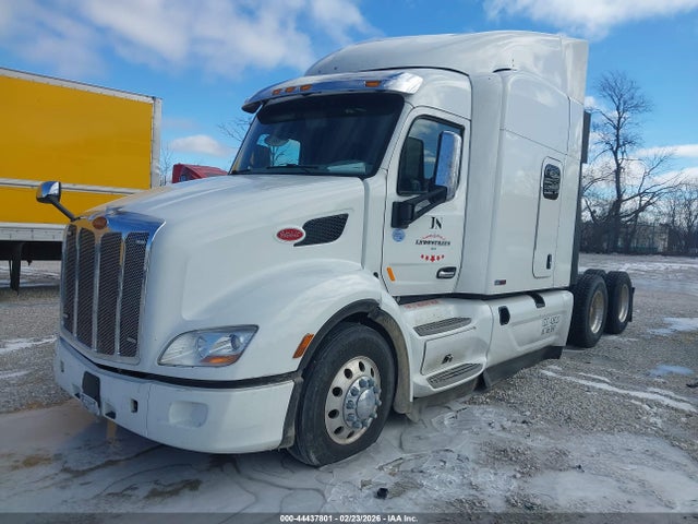 Продажа на аукционе авто 2020 Peterbilt 579, vin: 1XPBDP9XXLD675582, номер лота: 44437801
