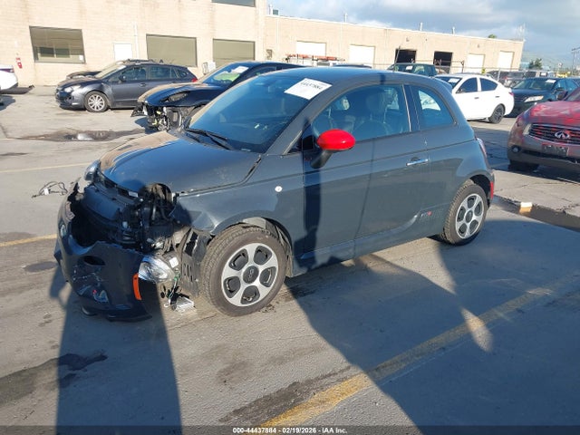 Fiat 500E BATTERY ELECTRIC 2017 3C3CFFGE5HT550555 Image 2