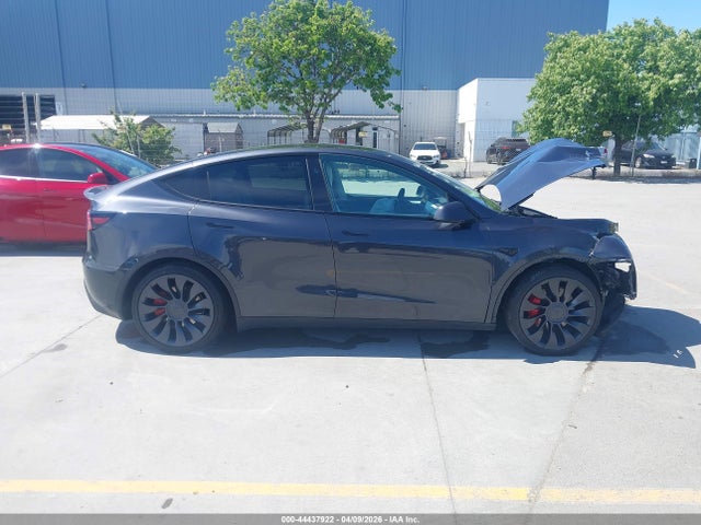 7SAYGDEFXRF087751 Tesla Model Y Performance Dual Motor All-wheel Drive