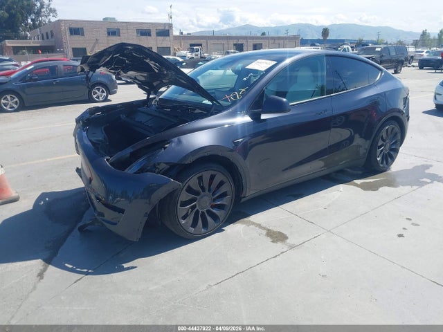 2024 TESLA MODEL Y 7SAYGDEFXRF087751 Photo 1